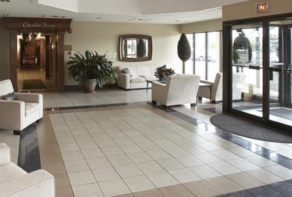 Travelodge Hotel By Wyndham Kingston Lasalle Exterior foto